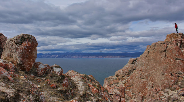 Travel when not travelling - rocks covered in lichen on the shores of Lake Baikal.