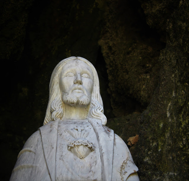 Statue of Jesus on Matinloc Island